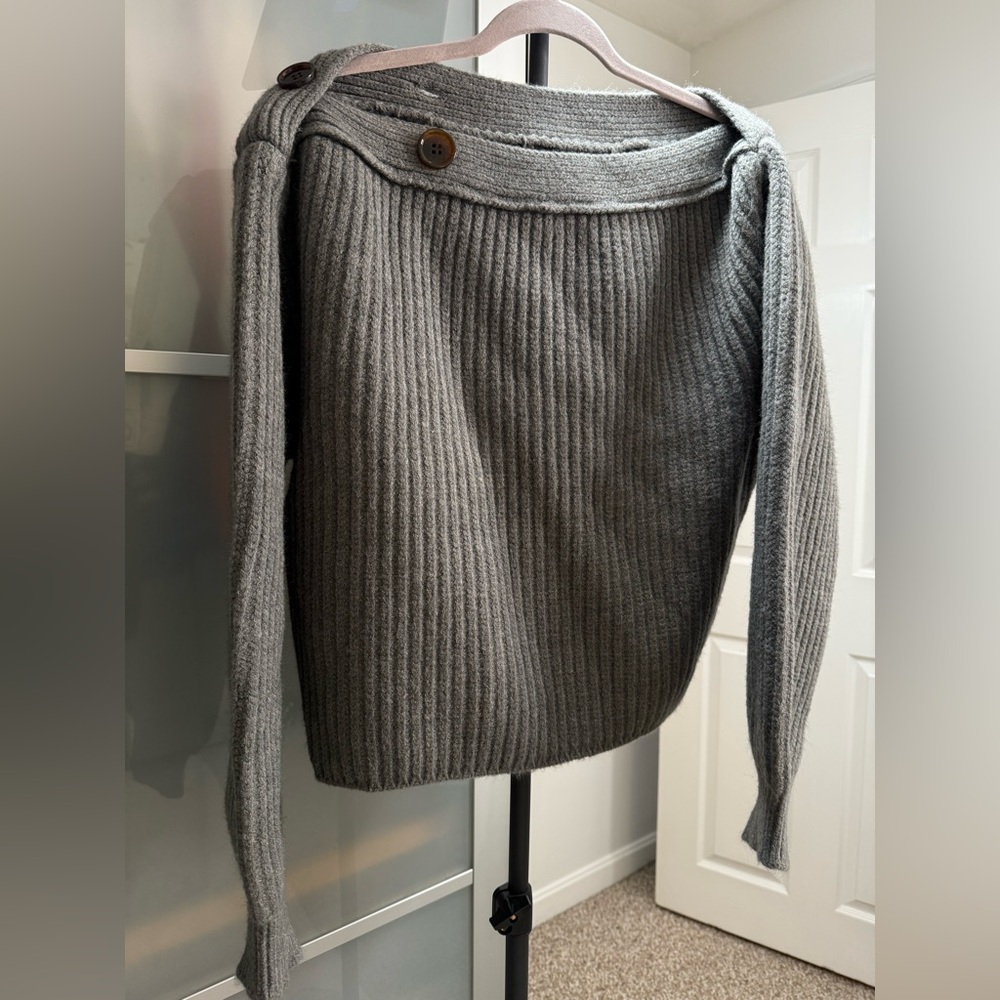 ⚠️‼️Chicwish Off-the-Shoulder Gray Sweater‼️⚠️